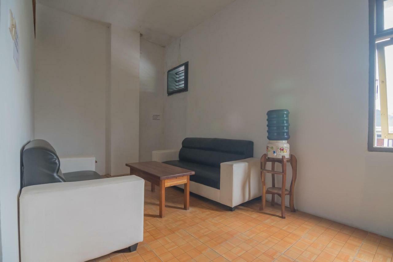 Reddoorz Near Gajah Mada Pontianak Ξενοδοχείο Εξωτερικό φωτογραφία